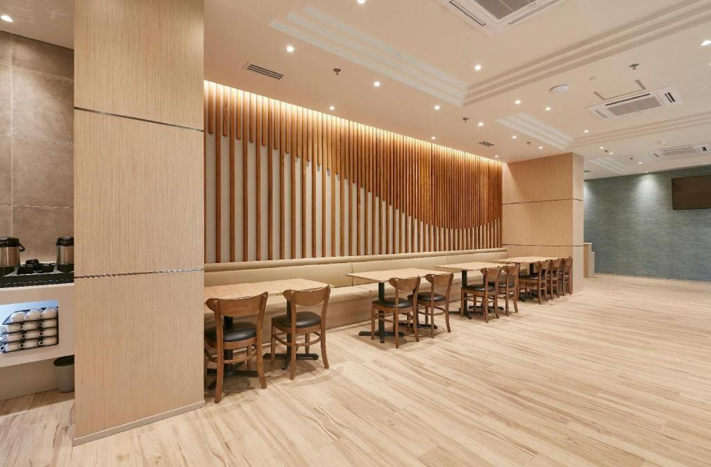 Wishton Hotel Γιανγκόν Εξωτερικό φωτογραφία